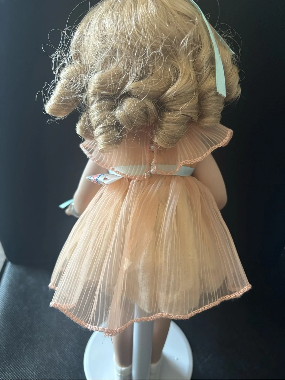 Danbury Mint Shirley Temple Porcelain Doll Peach Pleated Dress.”Worlds Darling”